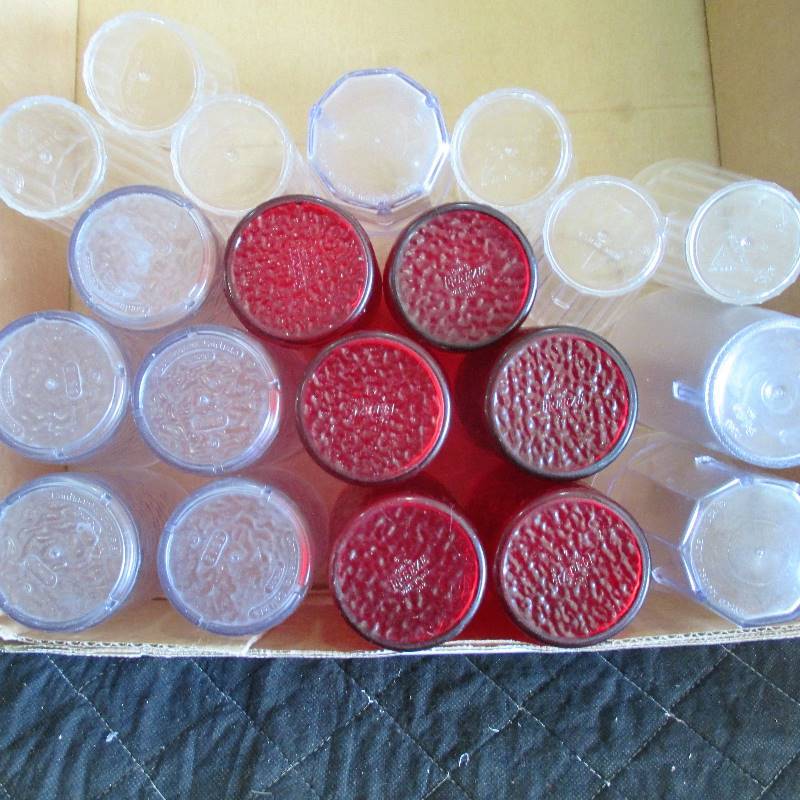 lot 46 image: 20 GLASSES CLEAR AND RED 12OZ
