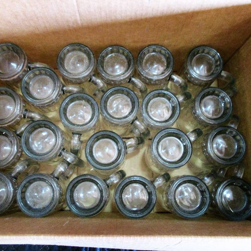 lot 49 image: 22- CLEAR GLASS MUGS