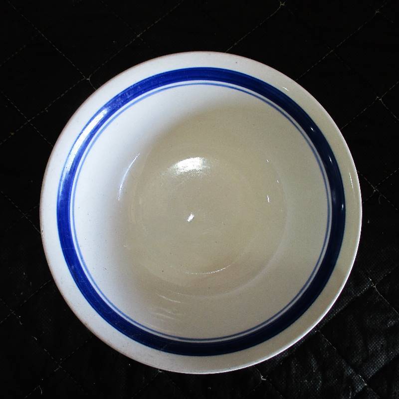 lot 55 image: 3 CHINA BOWLS WITH BLUE RING