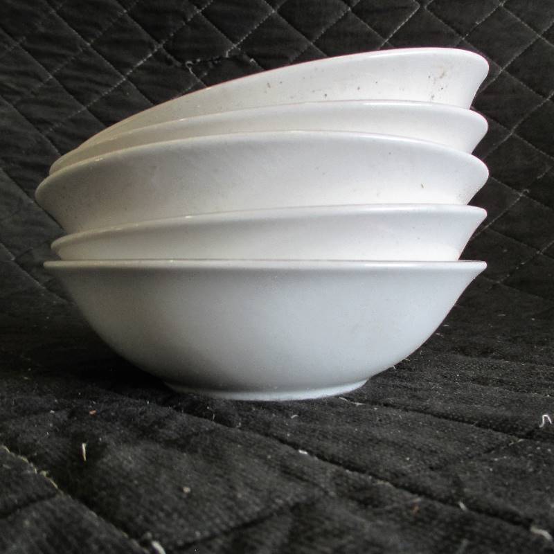 lot 58 image: 5- CHINA BOWLS WITH GOLD RING