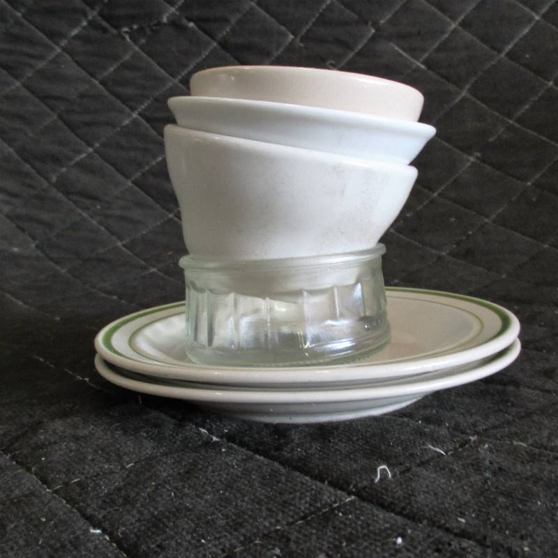 lot 61 image: PLATES AND SAUCERS