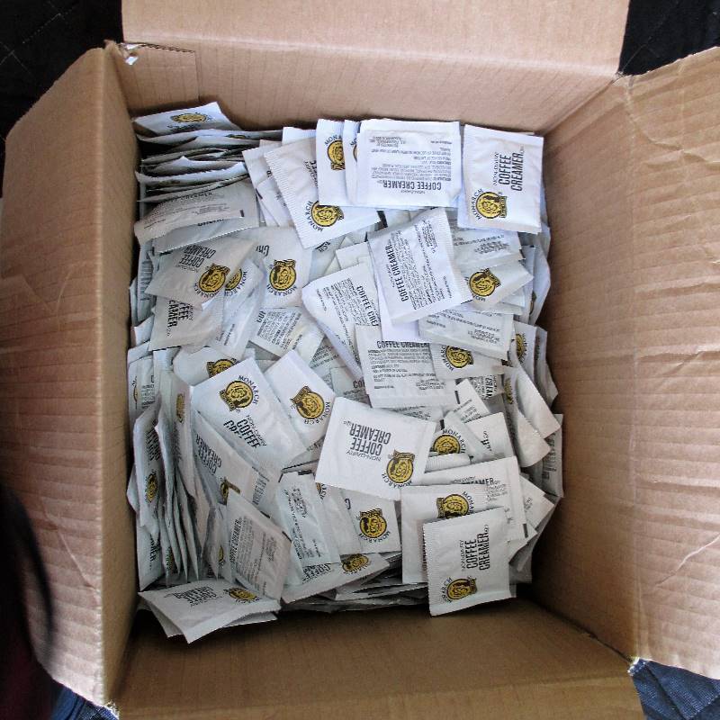 lot 10 image: MOANARCH NON-DAIRY CREAMER PACKETS