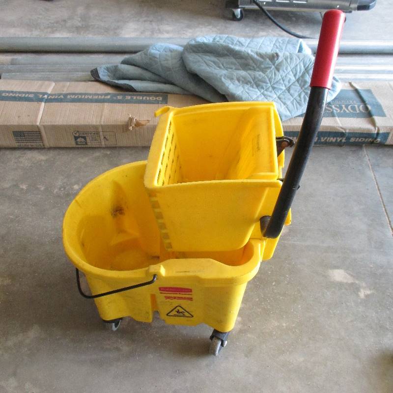 lot 26 image: MOP BUCKET