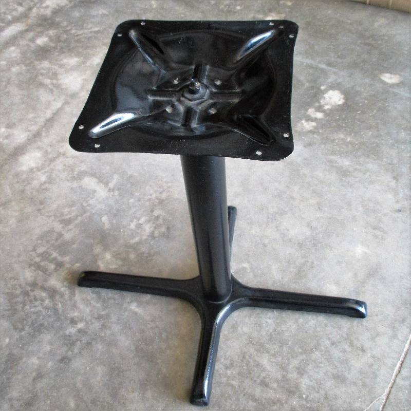 lot 131 image: TABLE STAND