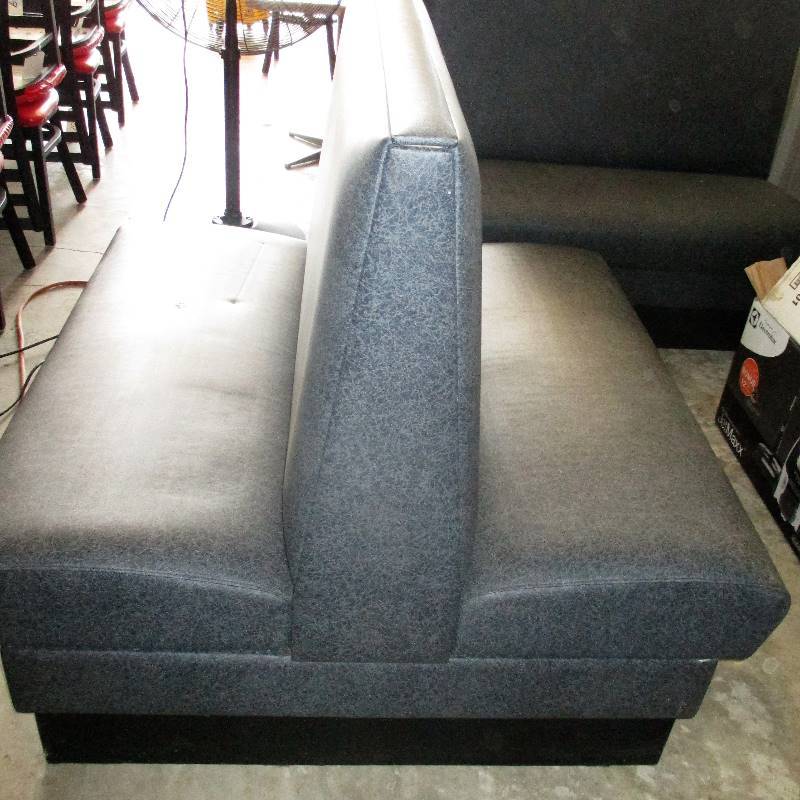 lot 6 image: DOUBLE BOOTH