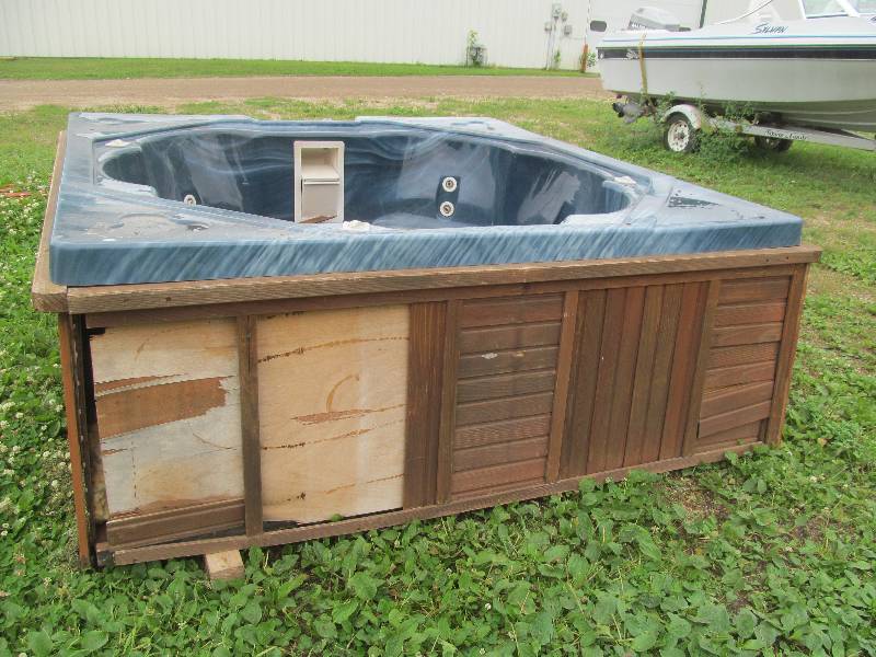 lot 74 image: Jacuzzi hot tub