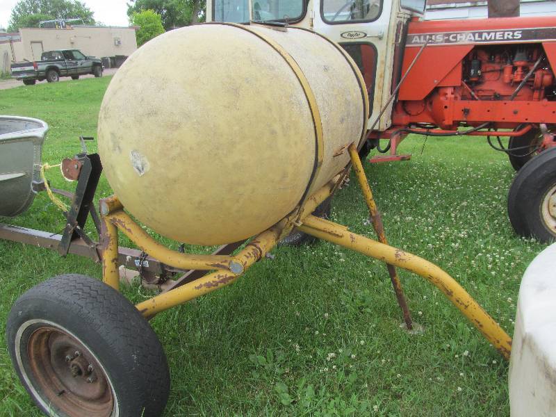 lot 76 image: Fiberglass tank