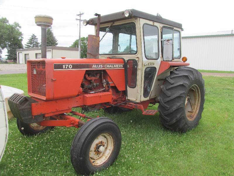 lot 79 image: Allis Chambers 170 tractor