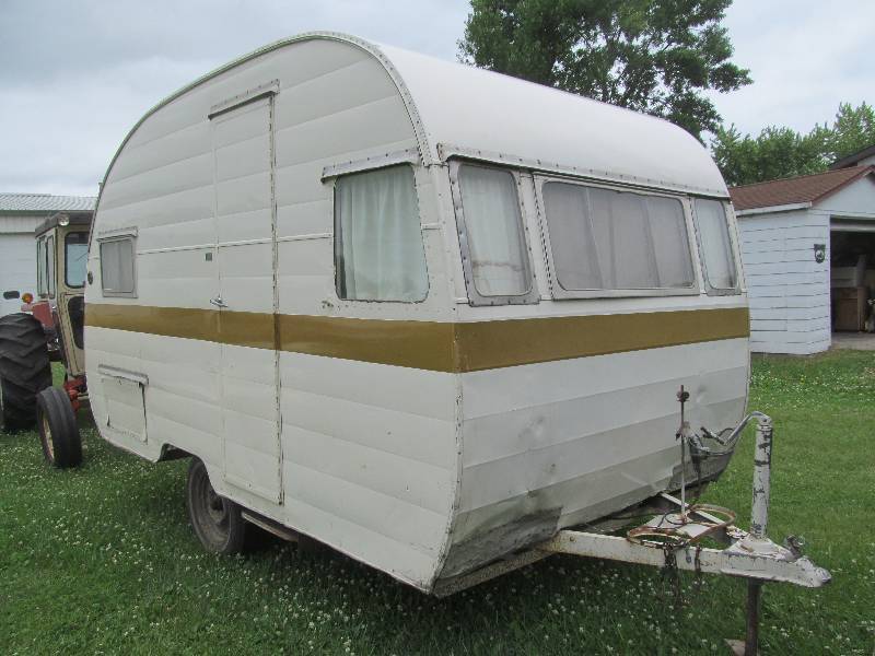 lot 80 image: Vintage Shasta camper trailer