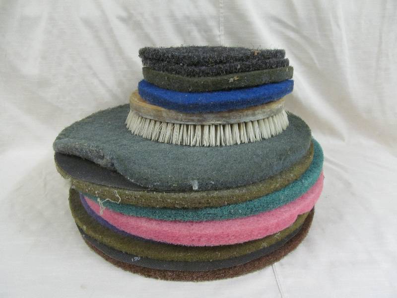 lot 83 image: floorbuffing pads
