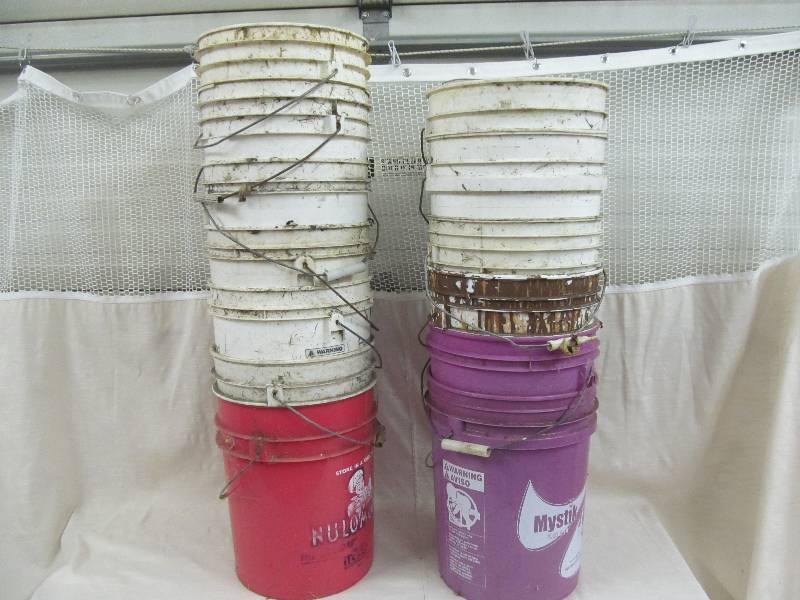 lot 86 image: plastic pails