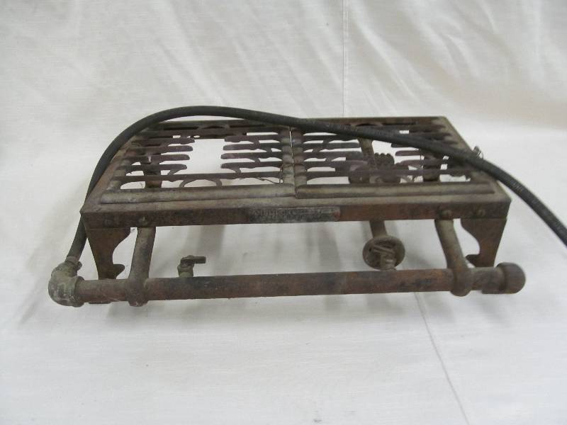 lot 100 image: vintage canning stove
