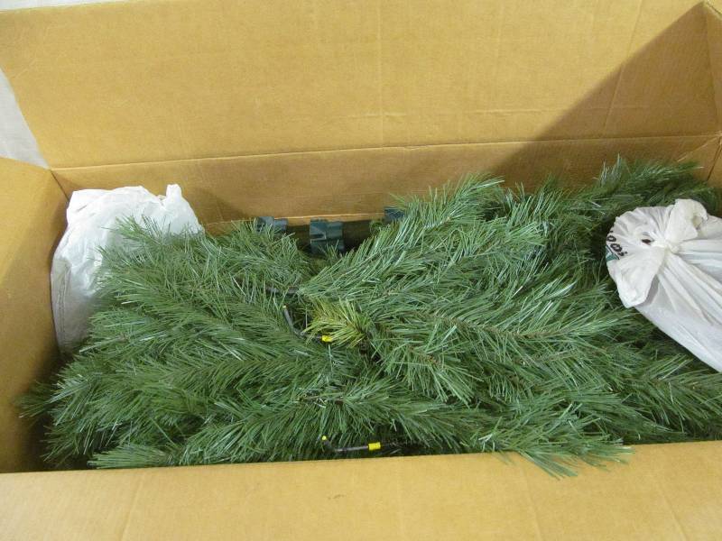 lot 106 image: christmas tree