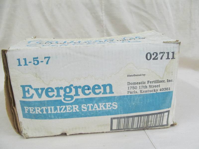 lot 119 image: Evergreen fertilizer stakes