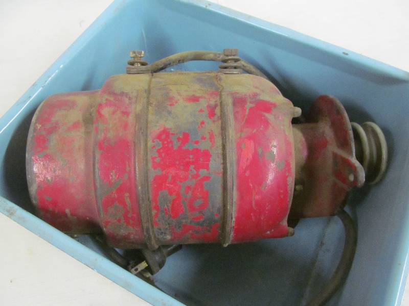 lot 129 image: Electrical motor with pulley