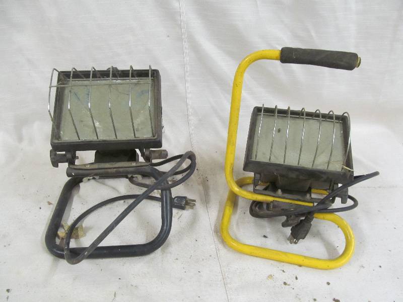 lot 147 image: Halogen work lights