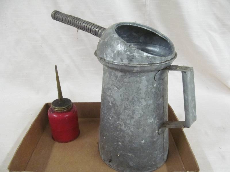 lot 151 image: vinatge oil squirt can