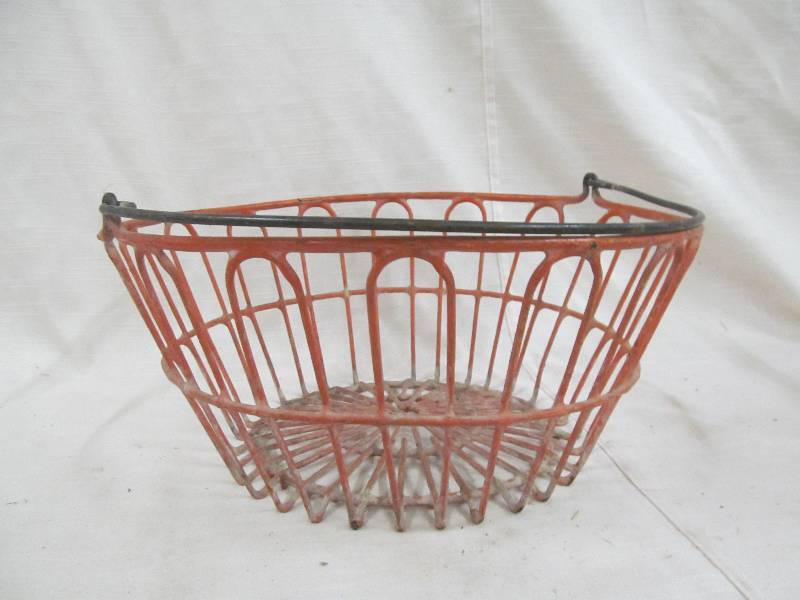 lot 158 image: Egg Basket