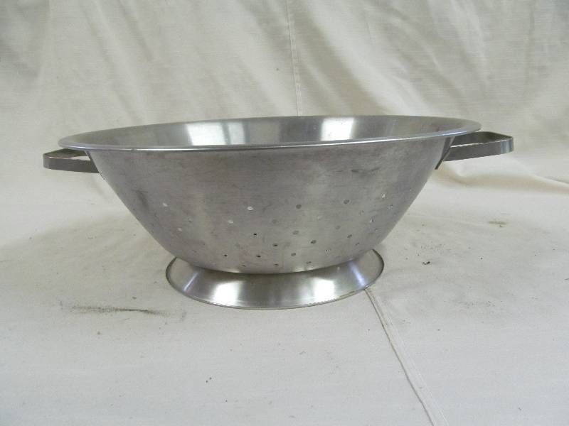 lot 160 image: Stainless Steel Colander