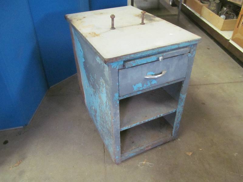 lot 171 image: Metal Cabinet