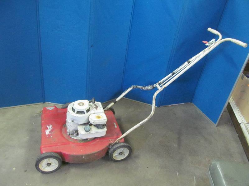 lot 176 image: Lawn Mower