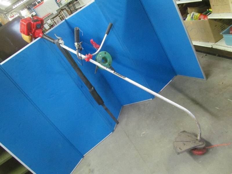 lot 179 image: Weed Trimmer