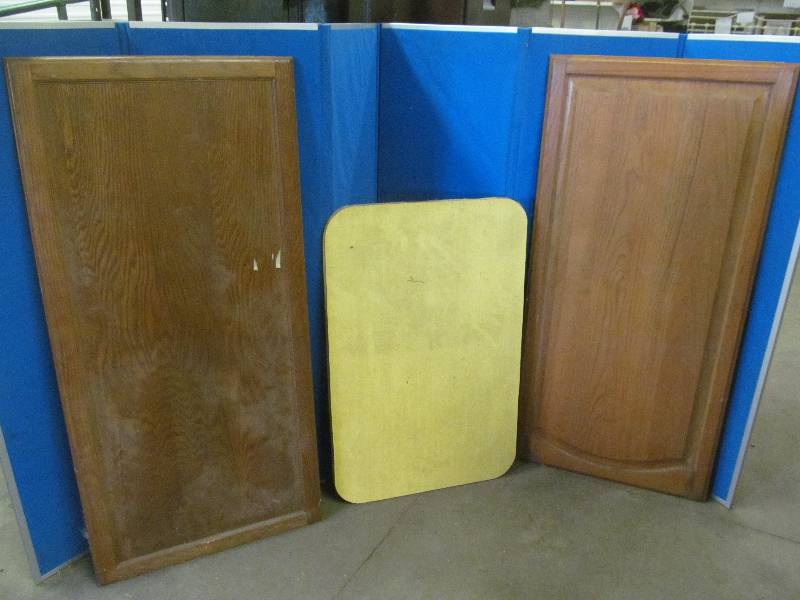 lot 183 image: Cabinet Doors