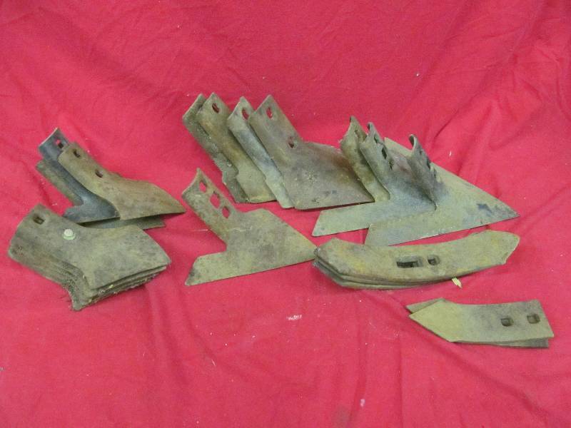 lot 203 image: Shovels