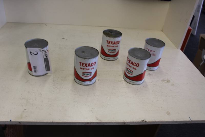 lot 2 image: Lot of (5) Vintage 1970s Texaco Motor Oil Quart Cans