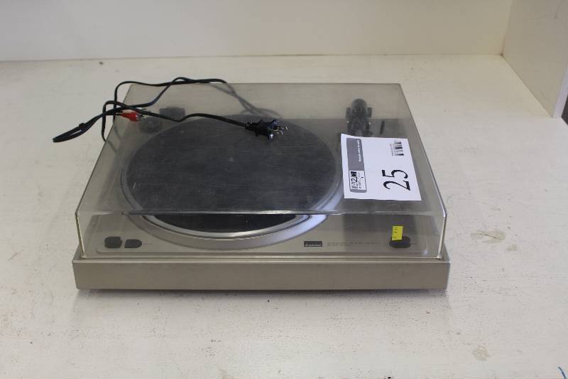 lot 25 image: Sansui Automatic Return Belt-Drive Turntable