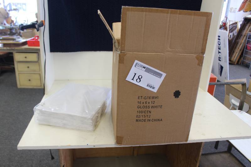 lot 18 image: Box Lot of Heavy Duty Gift Bags
