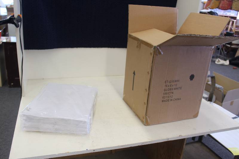 lot 16 image: Box Lot of Heavy Duty Gift Bags