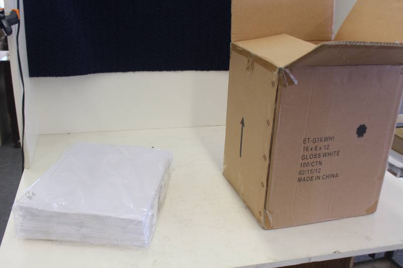 lot 19 image: Box Lot of Heavy Duty Gift Bags