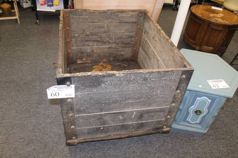 lot 60 image: Vintage Small Railroad Package Shed