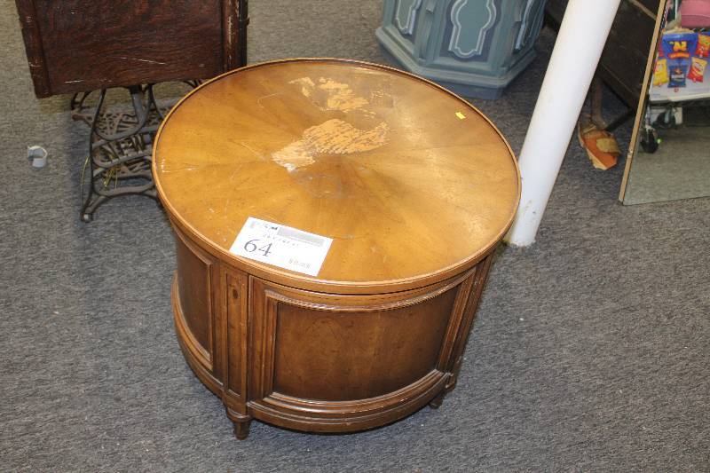 lot 64 image: Round End Table