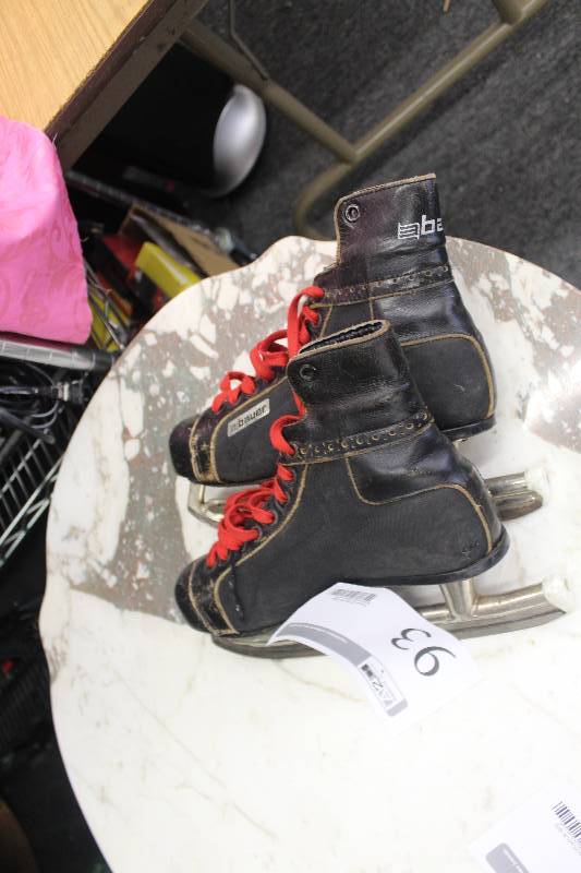 lot 93 image: Bauer Mens Ice Skates