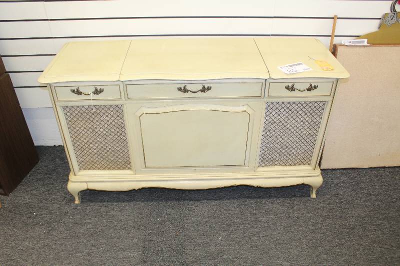 lot 85 image: Vintage GE FM Stereo Phonograph Tape Console