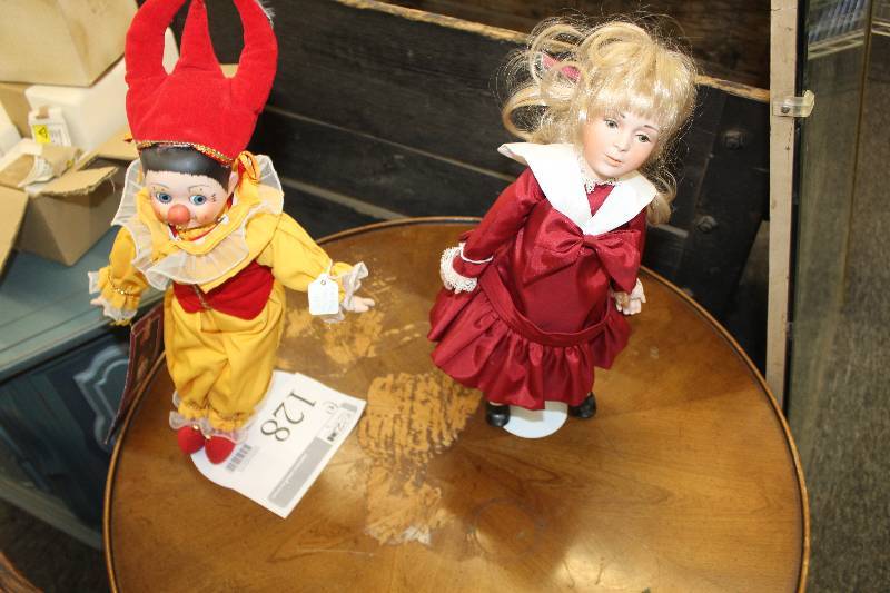 lot 128 image: Lot of (2) Dolls