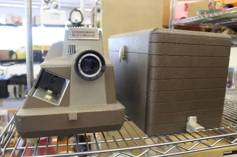 lot 138 image: Bell & Howell TDC Robotic Slide Projector