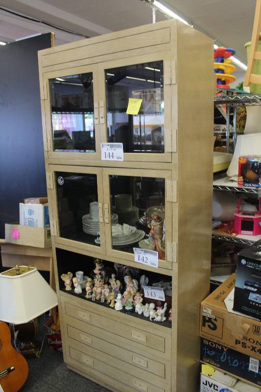 lot 144 image: 3-Shelf 3-Drawer 4-Glass door Hendranon Lighted Display Case