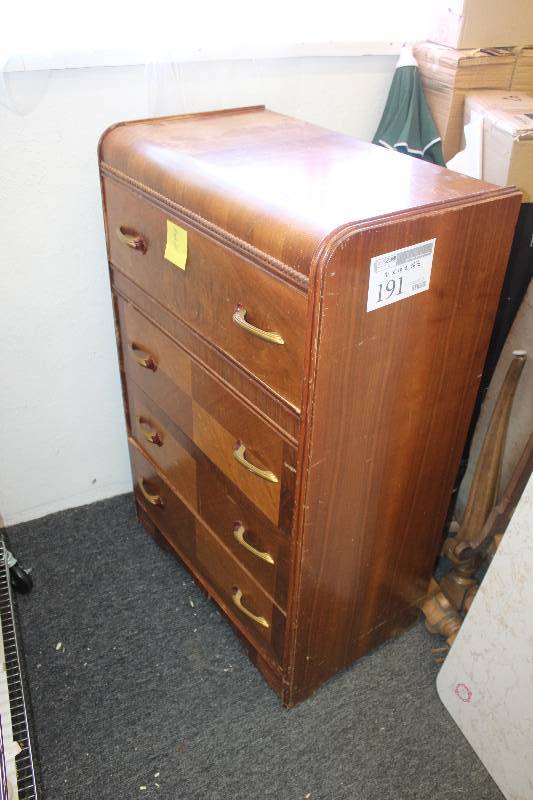 lot 191 image: Vintage 1950s 4-Drawer Dresser