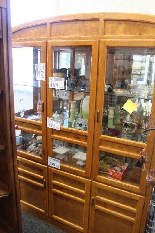 lot 193 image: 6-Door Glass and Wood Display Case w Glass Shelves