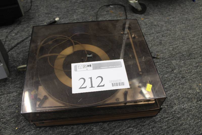 lot 212 image: Dual 1214 Turntable