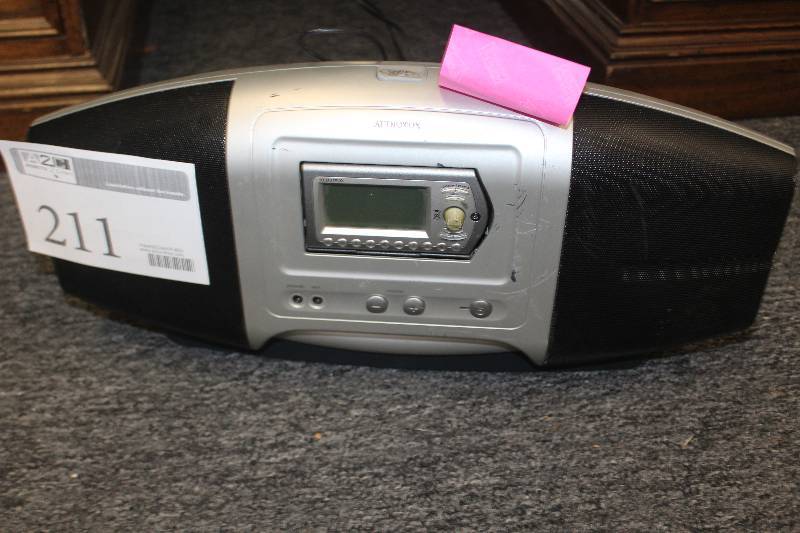 lot 211 image: Audiovox Portable Stereo