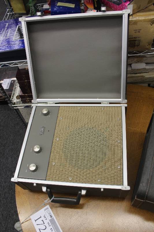 lot 175 image: Ampex Stereo Speaker