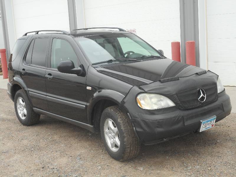 lot 1 image: 1999 Mercedes Benz ML3