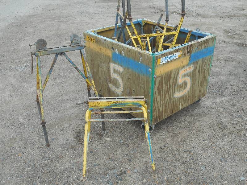 lot 3 image: Heavy Duty 4x4 Crate Full Of Adju...