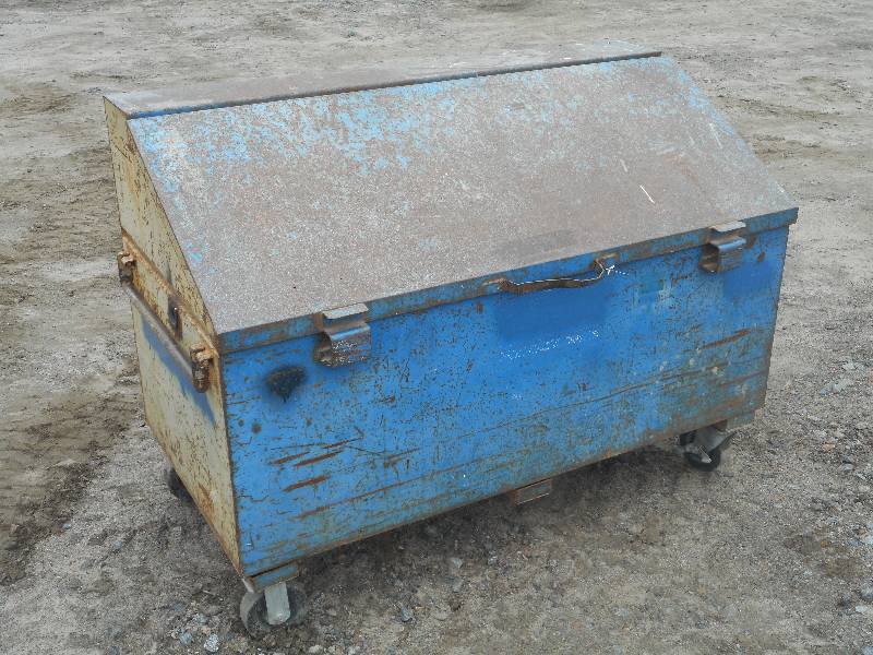 lot 5 image: Industrial Rolling Gang Box, Measur...