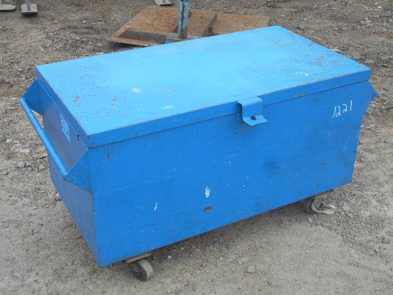 lot 10 image: Industrial Rolling Gang Box, Measur...
