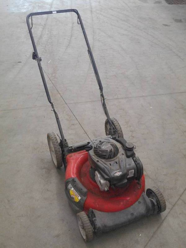 lot 23 image: MTD 21 Push Mower With Briggs & St...